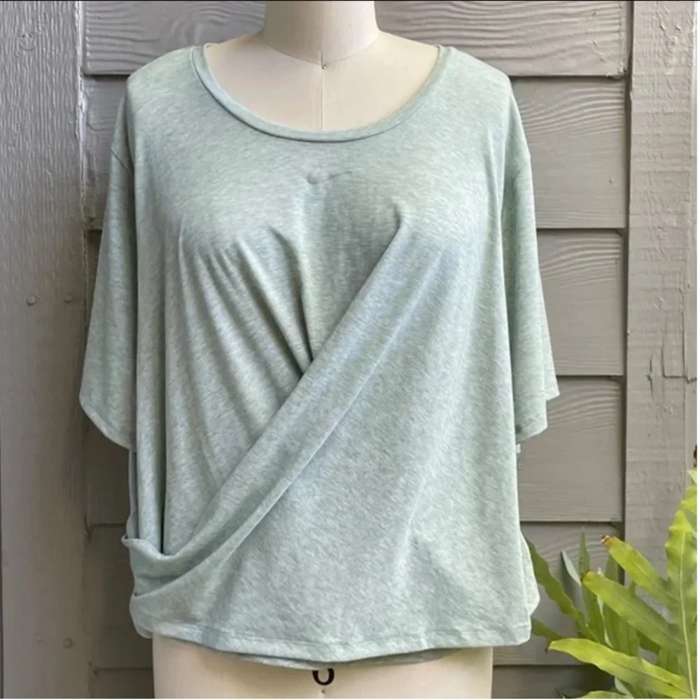 Nike Women's Dri-FIT One Luxe Twist Cropped Oversized Fit Short-Sleeve Top
